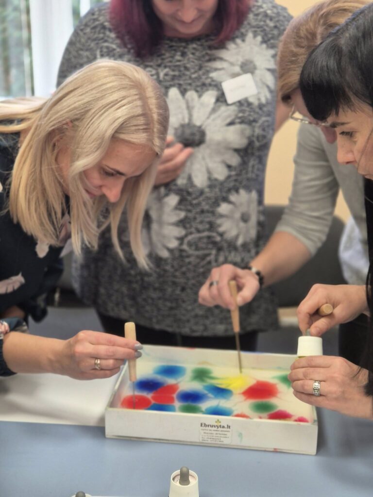 „KARTU LINK SĖKMĖS: MOKYTOJŲ IR PADĖJĖJŲ BENDRADARBIAVIMAS“